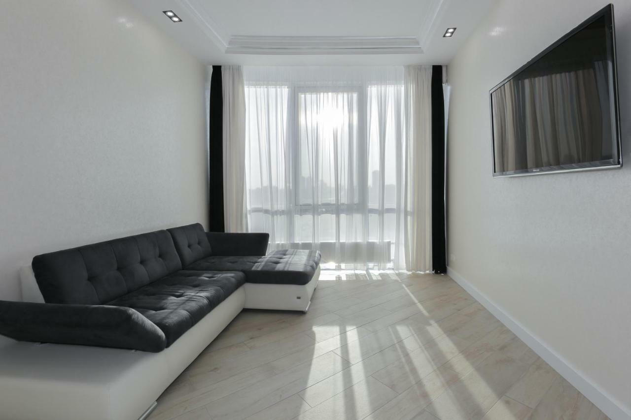 Black&White Apartment In Smart Plaza Kyiv Exterior photo