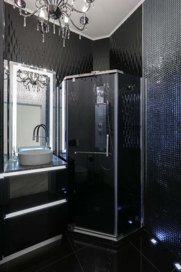 Black&White Apartment In Smart Plaza Kyiv Exterior photo