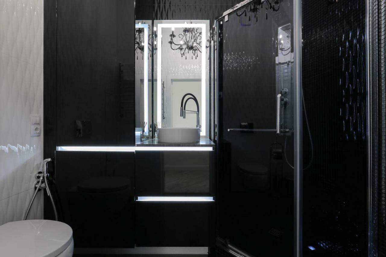 Black&White Apartment In Smart Plaza Kyiv Exterior photo