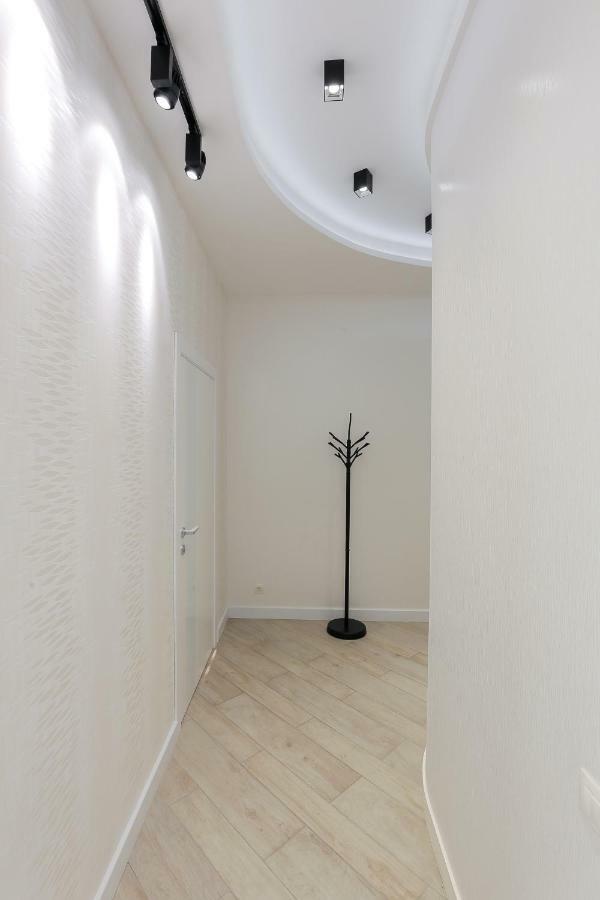 Black&White Apartment In Smart Plaza Kyiv Exterior photo