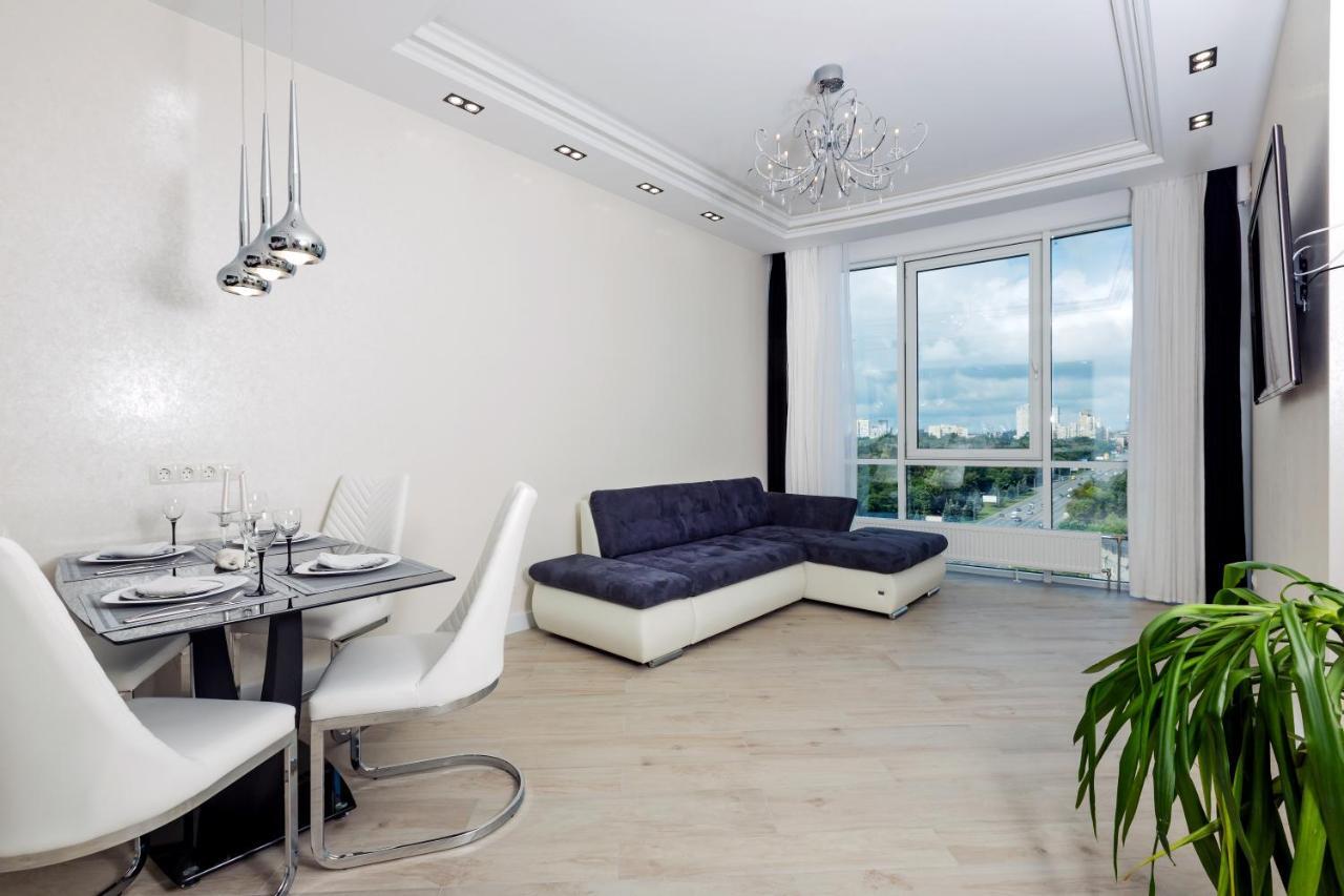 Black&White Apartment In Smart Plaza Kyiv Exterior photo